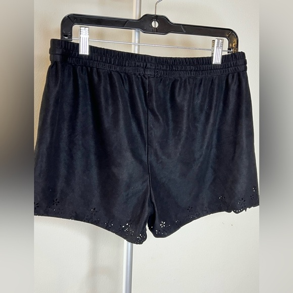 Garage faux suede black eyelet design elastic waist lightweight shorts Large EUC - Picture 5 of 8